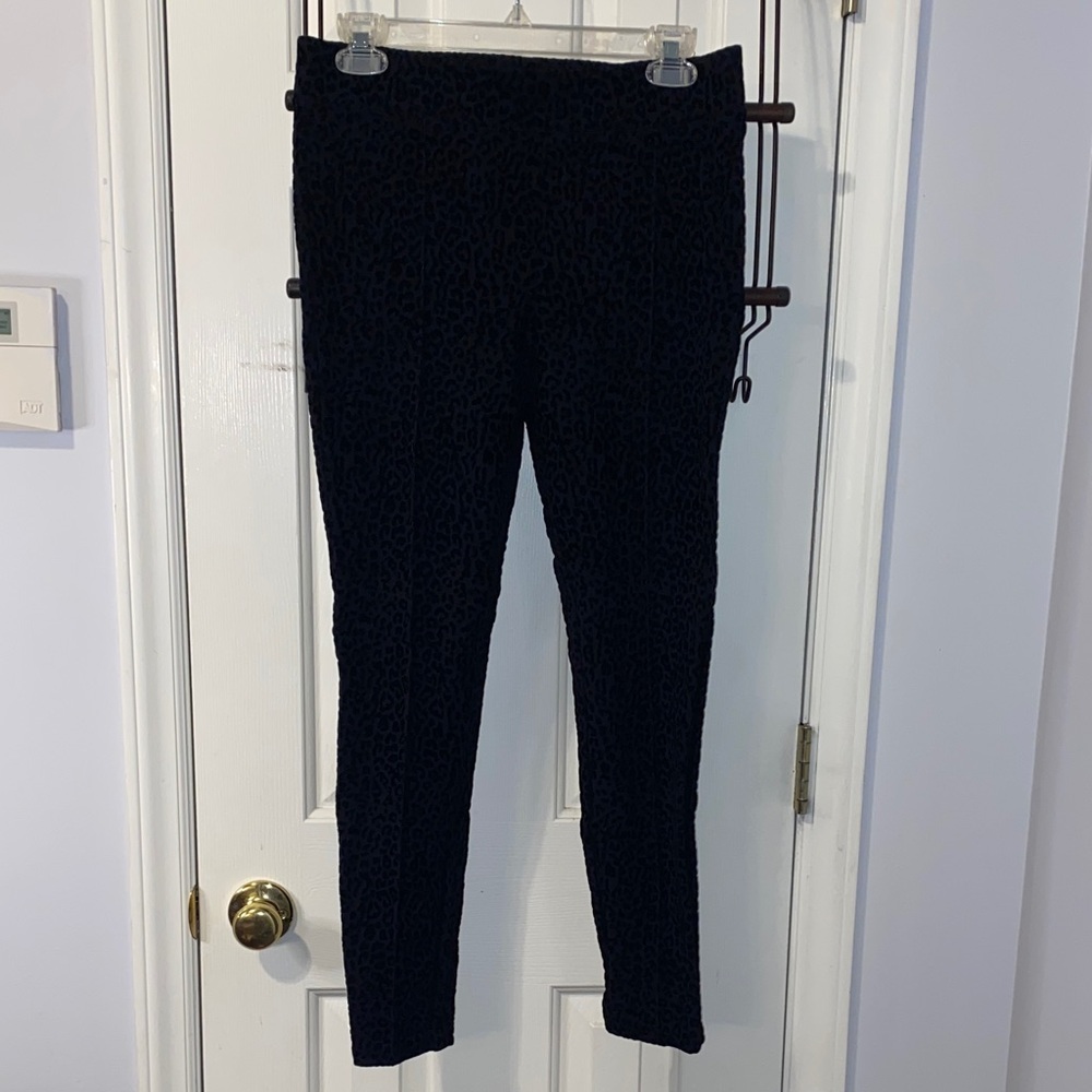 Old Navy black flocked cheetah Stevie pants, skinny EUC